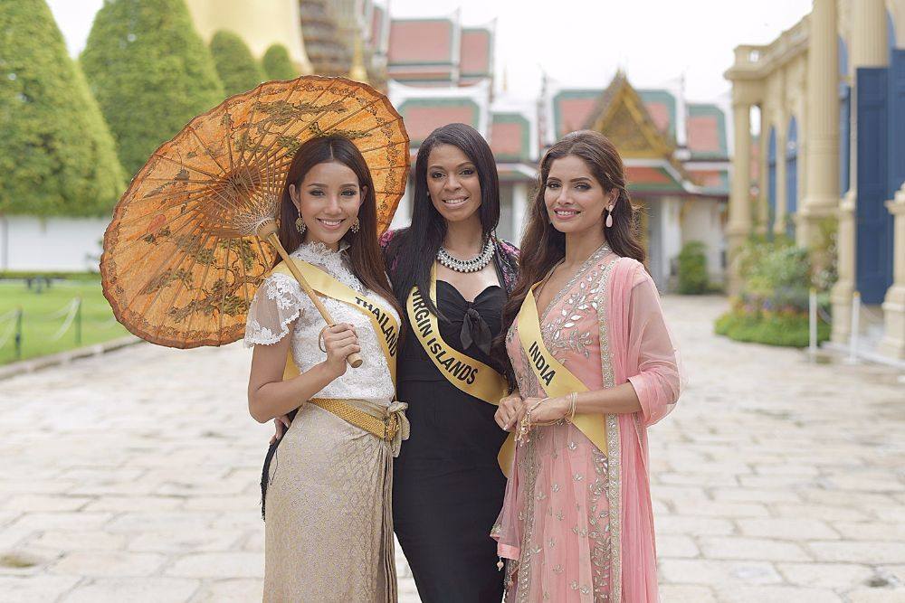 สาวงาม ผู้เข้าประกวด Miss Grand International 2015 เข้าชมวัดพระแก้ว