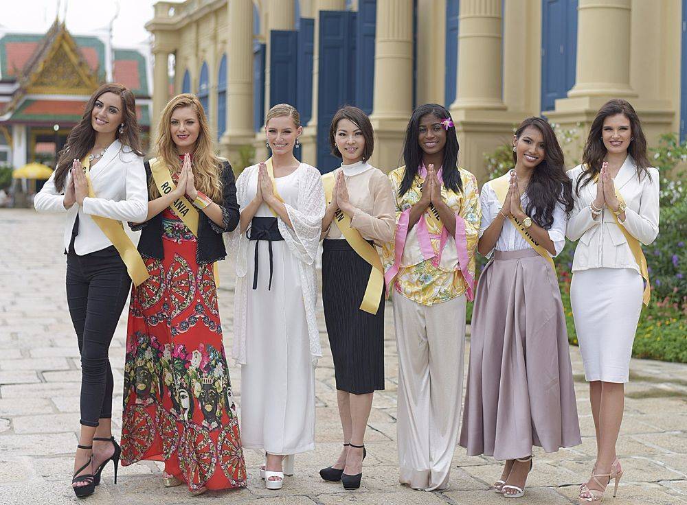 สาวงาม ผู้เข้าประกวด Miss Grand International 2015 เข้าชมวัดพระแก้ว