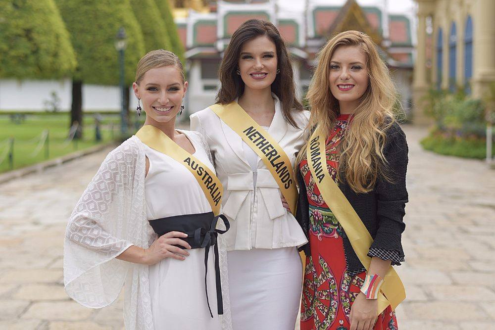 สาวงาม ผู้เข้าประกวด Miss Grand International 2015 เข้าชมวัดพระแก้ว