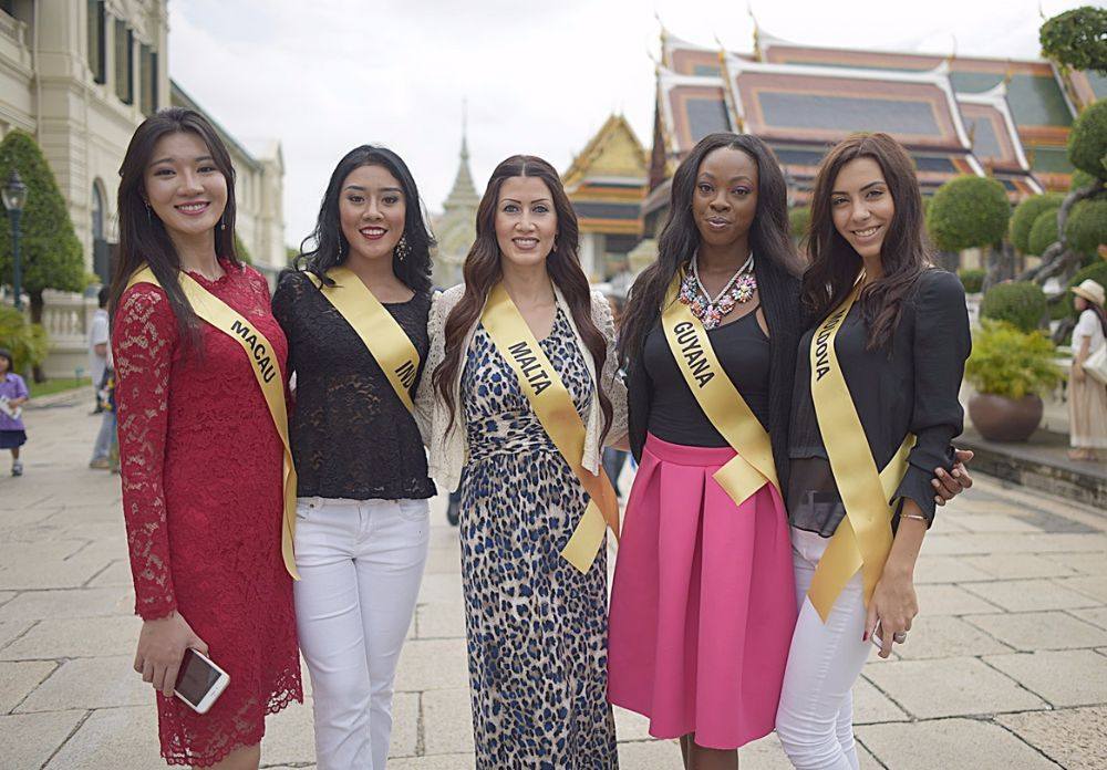 สาวงาม ผู้เข้าประกวด Miss Grand International 2015 เข้าชมวัดพระแก้ว