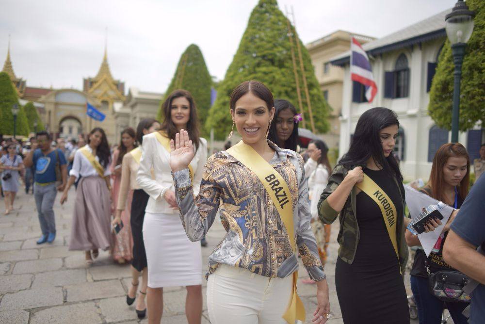 สาวงาม ผู้เข้าประกวด Miss Grand International 2015 เข้าชมวัดพระแก้ว