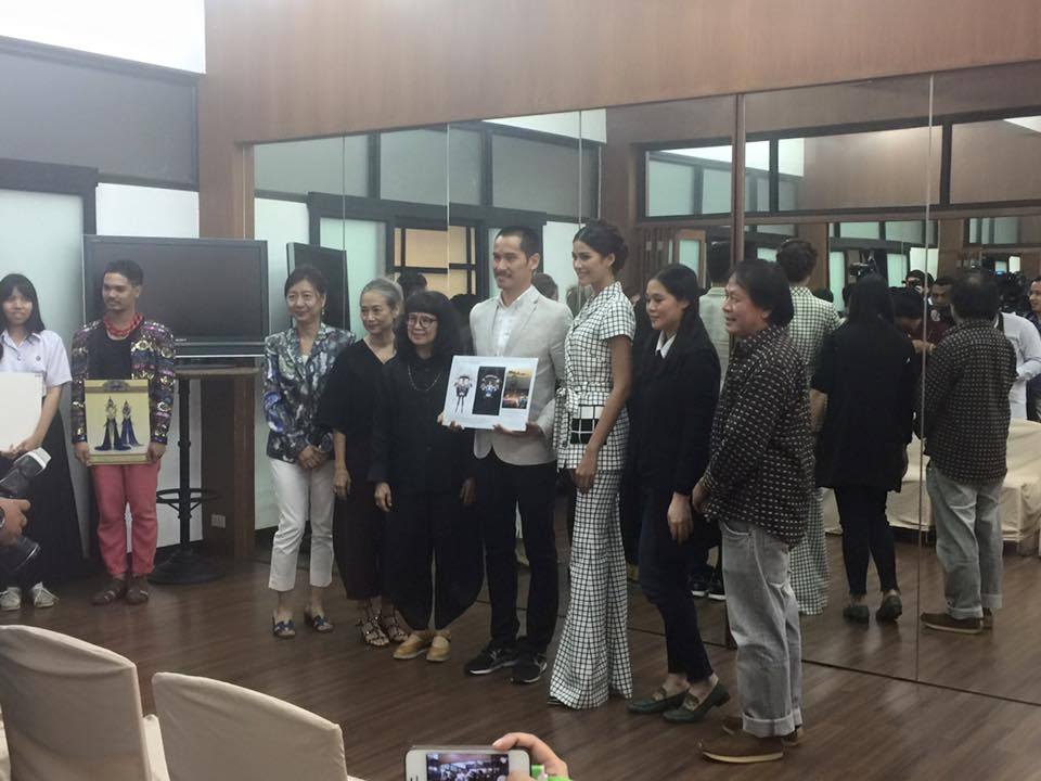 ชุดประจำชาติ ของ Miss Thailand Universe 2015 ชุดตุ๊กตุ๊ก..ดูเลยสวย เริ่ด ดีไซน์เจ๋งขนาดไหน
