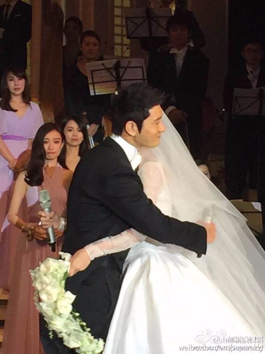 งานแต่งงานของ หวงเสี่ยวหมิง และแองเจอล่า เบบี้ (หยางหยิง) สองนักแสดงจากจีน