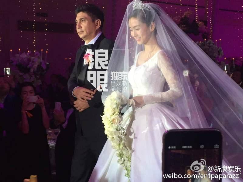 งานแต่งงานของ หวงเสี่ยวหมิง และแองเจอล่า เบบี้ (หยางหยิง) สองนักแสดงจากจีน