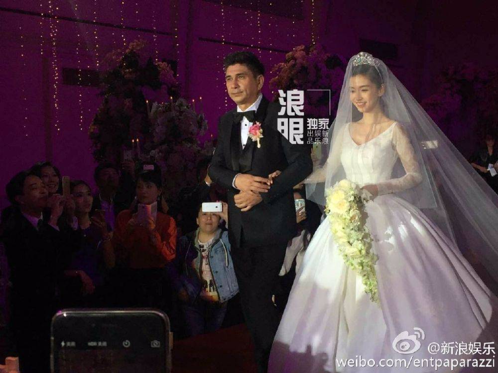 งานแต่งงานของ หวงเสี่ยวหมิง และแองเจอล่า เบบี้ (หยางหยิง) สองนักแสดงจากจีน