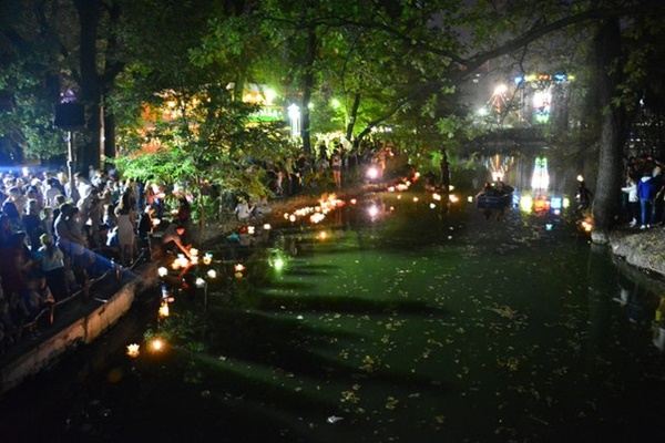 25 พ.ย. วันลอยกระทงบ้านเรา วันนี้พาไปดูงานลอยกระทงที่รัสเซียก่อน คึกคักไม่แพ้บ้านเรา