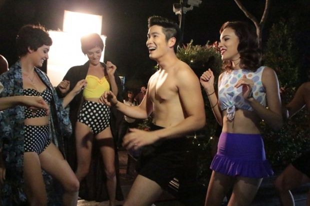 “อาเล็ก ธีรเดช” ทำเอาสาวๆ ใจสั่นแพ้ซิกแพ็ก