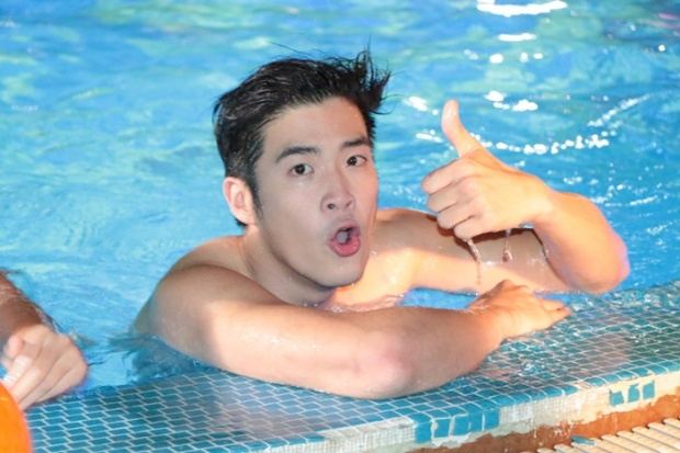 “อาเล็ก ธีรเดช” ทำเอาสาวๆ ใจสั่นแพ้ซิกแพ็ก