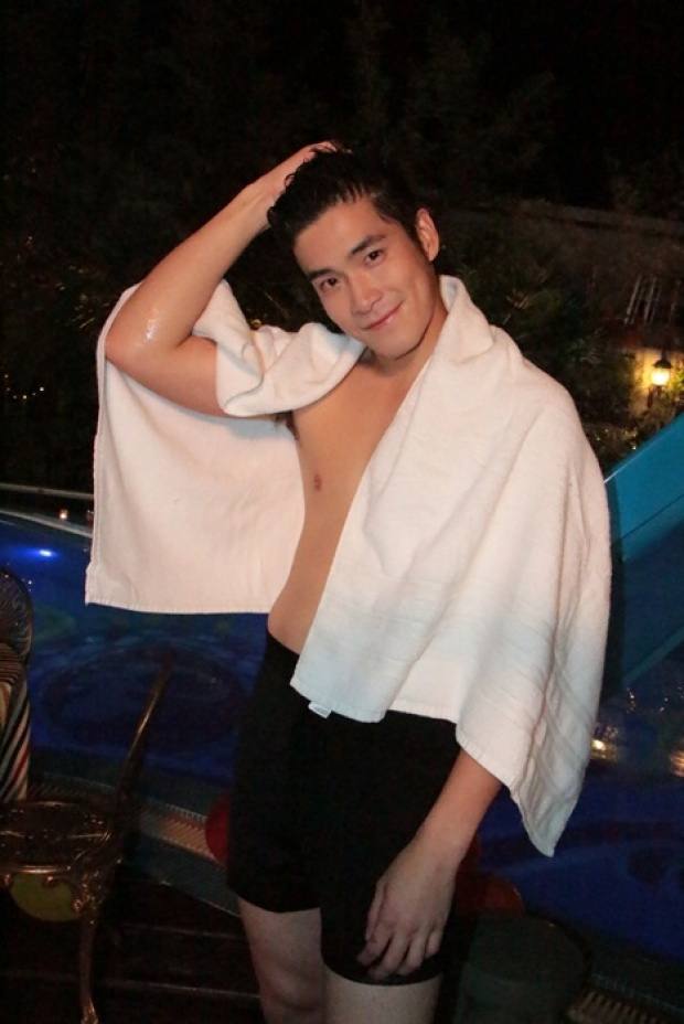 “อาเล็ก ธีรเดช” ทำเอาสาวๆ ใจสั่นแพ้ซิกแพ็ก