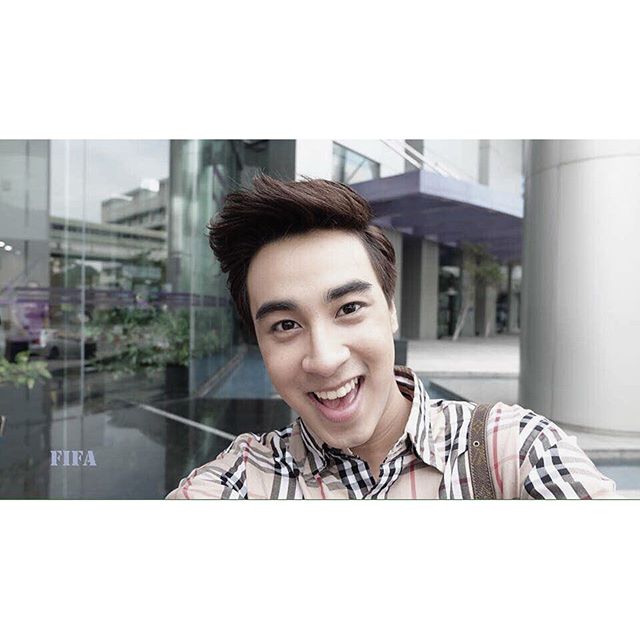 "ฟีฟ่า เปรมอนันต์" หล่อๆ แบบนี้เอาใส่ห่อให้ด้วย :)