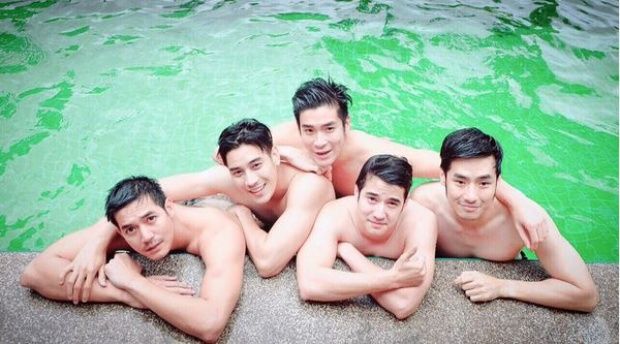 กำเดาแทบพุ่ง! เห็นภาพ 5 ซุปตาร์หนุ่ม เคน เวียร์ มาริโอ้ ภัทร และอาเล็ก รวมตัวกันถอดเล่นน้ำ