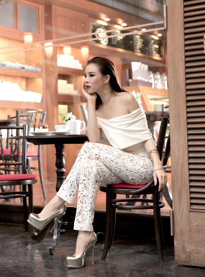 คริส หอวัง @ AROUND Magazine issue 67 October 2015