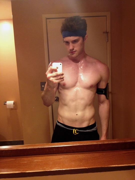 Tanner Patrick _หล่อเสียงดี ลูกครึ่งแวมไพร์หมาป่า