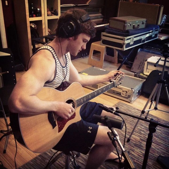 Tanner Patrick _หล่อเสียงดี ลูกครึ่งแวมไพร์หมาป่า