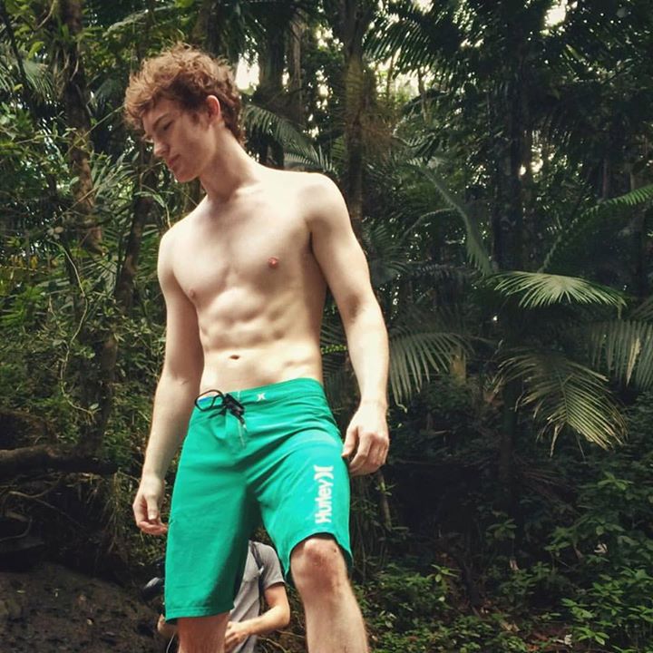 Tanner Patrick _หล่อเสียงดี ลูกครึ่งแวมไพร์หมาป่า
