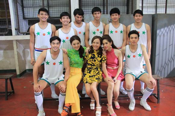 มาดู!! พระเอกหนุ่ม ท็อป จรณ กับ เต้-ประภัทรพงศ์ ใครใส่ชุดบาสได้แซ่บน่าดูกว่ากันใน &ldquo;ห้องหุ่น&ldquo;