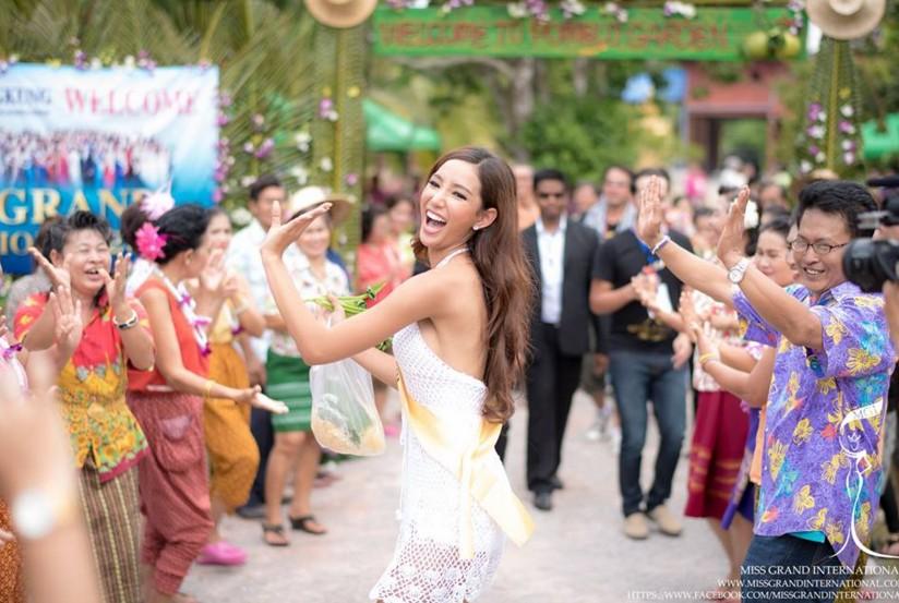 เกาะติด Miss Grand International 2015 ที่ จ.สมุทรสงคราม