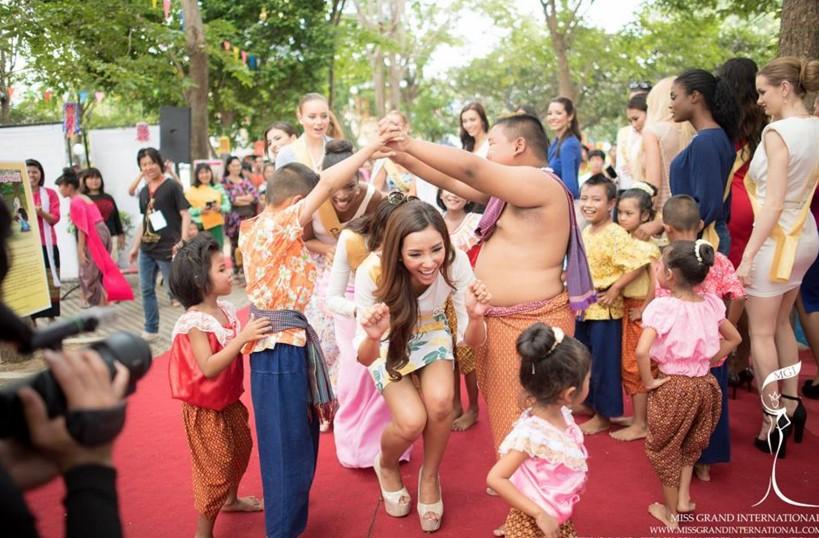 เกาะติด Miss Grand International 2015 ที่ จ.สมุทรสงคราม
