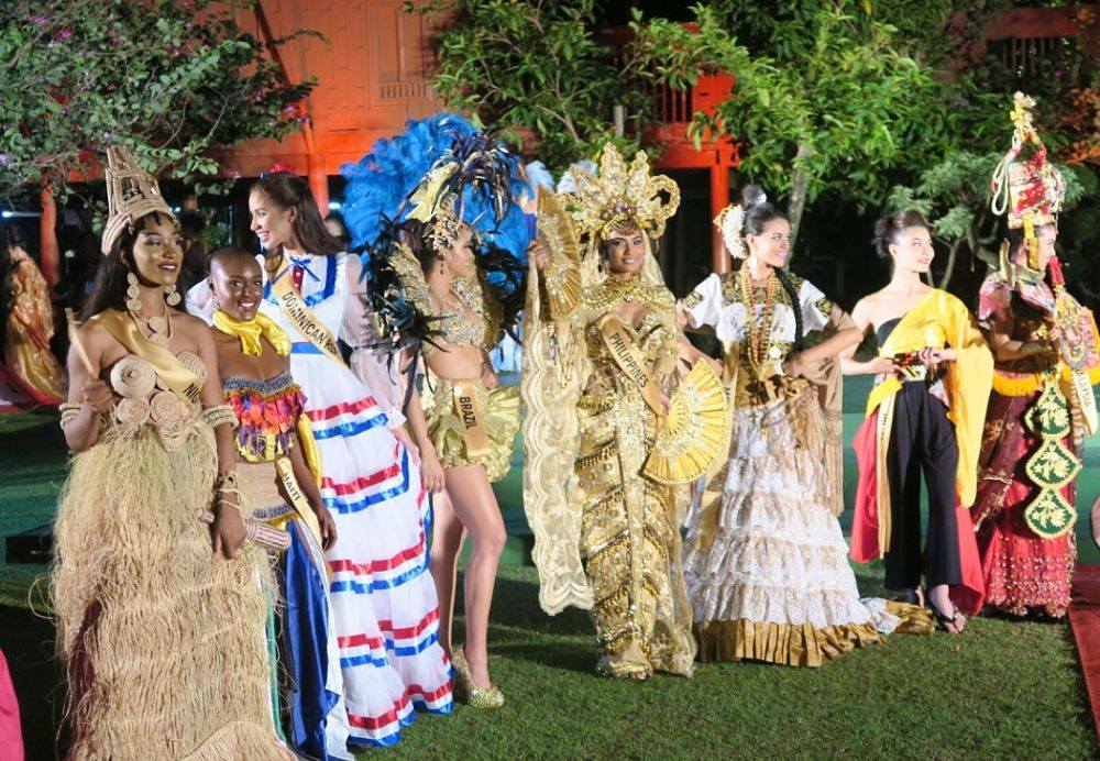 7 สาวเอเซีย vs 13 สาวฝรั่ง ในชุดประจำชาติ MISS GRAND INTERNATIONAL 2015 รอบสุดท้าย
