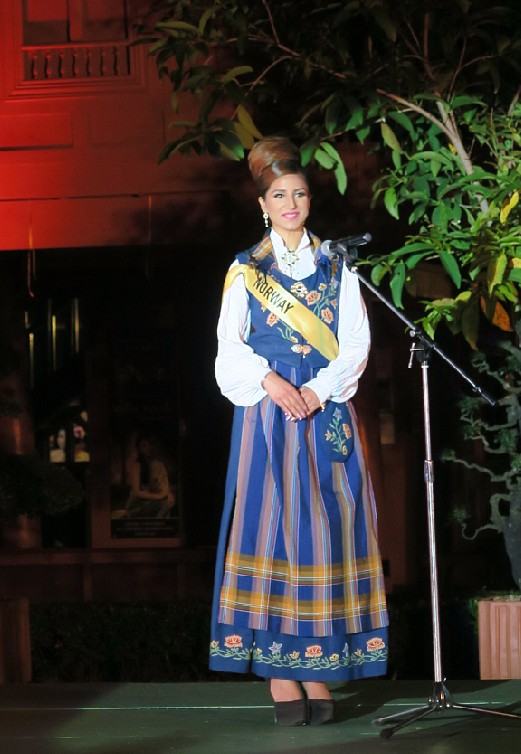 ชุดประจำชาติ Miss Grand International 2015 ไปไม่ถึงดวงดาว...ตกรอบ set#1