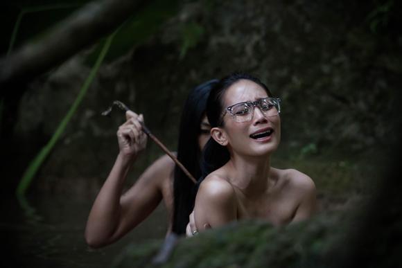 ชาม ไอยวริญท์ เซ็กซี่โนลิมิต ใน “พรหมจรรย์ สวยพันธุ์สยอง”