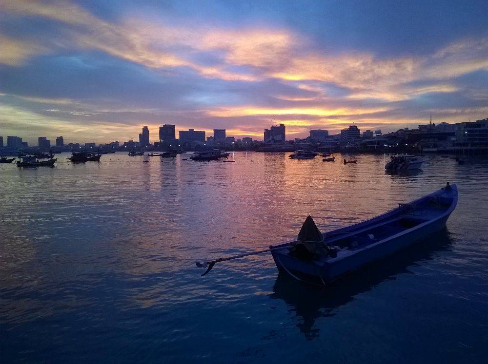 ชีวิตคนเราก็เหมือนกับเรือ ขึ้นอยู่กับว่า เราจะพายมันไปทางไหน