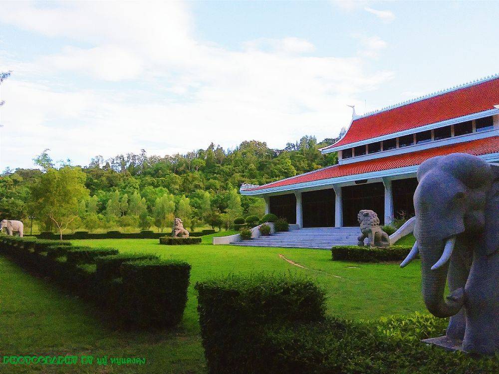 หอเกียรติภูมิ ดร. ถาวร พรประภา และสวนรถไฟ สถานีสยามกลการ