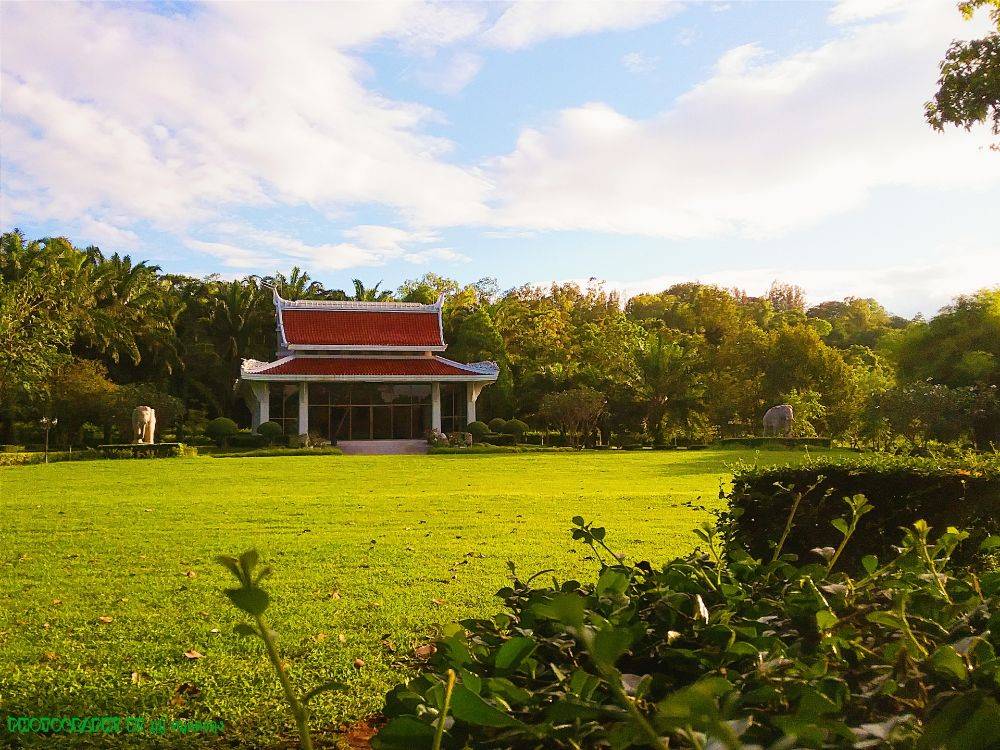หอเกียรติภูมิ ดร. ถาวร พรประภา และสวนรถไฟ สถานีสยามกลการ