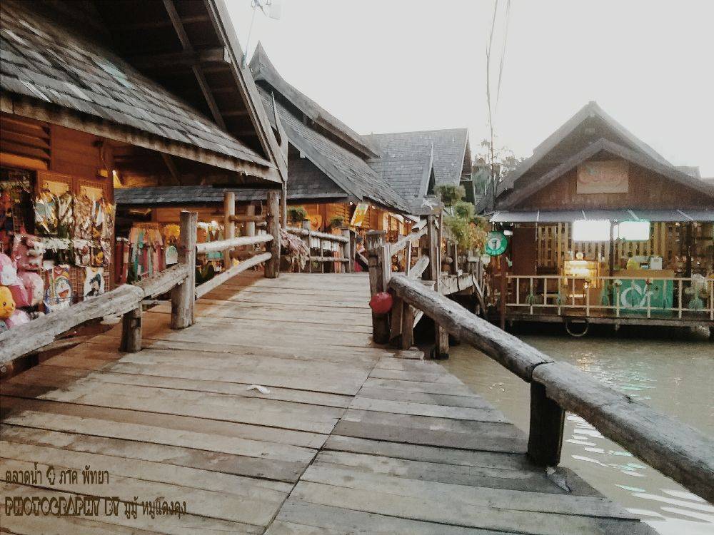ตลาดน้ำสี่ภาค พัทยา