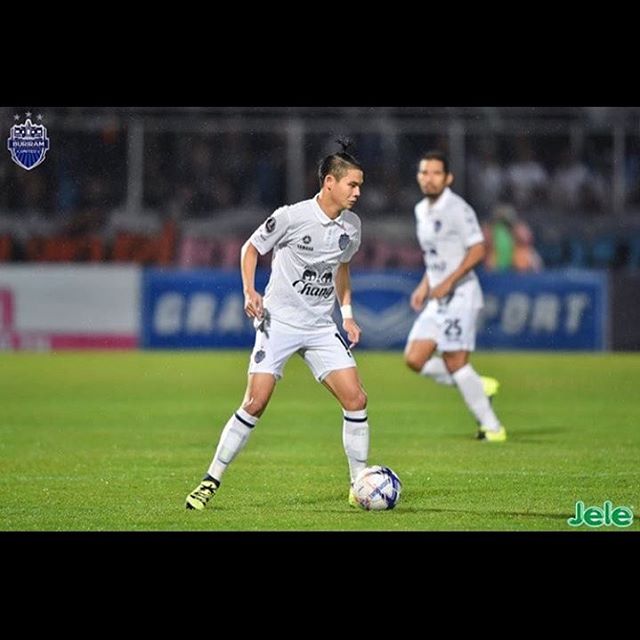 &lsquo;ต้น&rsquo; นฤบดินทร์ คว้ารางวัลสุดยอดหนุ่มนักกีฬาสุดเซ็กซี่ หนุ่มโสดในฝันคลีโอ 2015 (สมเป็นนักเตะในดวงใจจริงๆ)