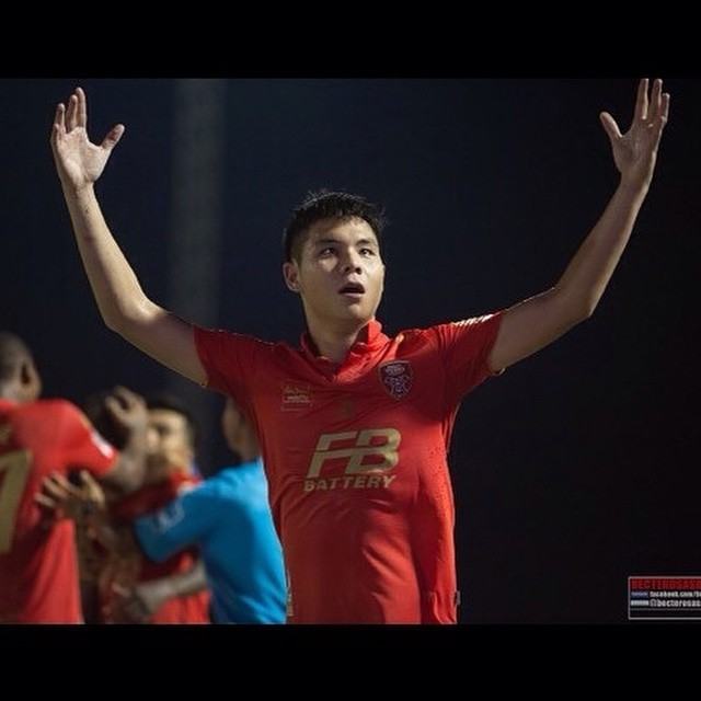 &lsquo;ต้น&rsquo; นฤบดินทร์ คว้ารางวัลสุดยอดหนุ่มนักกีฬาสุดเซ็กซี่ หนุ่มโสดในฝันคลีโอ 2015 (สมเป็นนักเตะในดวงใจจริงๆ)