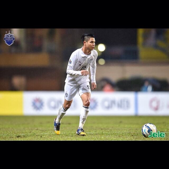 &lsquo;ต้น&rsquo; นฤบดินทร์ คว้ารางวัลสุดยอดหนุ่มนักกีฬาสุดเซ็กซี่ หนุ่มโสดในฝันคลีโอ 2015 (สมเป็นนักเตะในดวงใจจริงๆ)