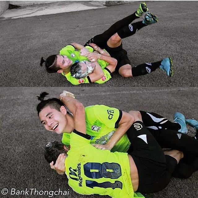 &lsquo;ต้น&rsquo; นฤบดินทร์ คว้ารางวัลสุดยอดหนุ่มนักกีฬาสุดเซ็กซี่ หนุ่มโสดในฝันคลีโอ 2015 (สมเป็นนักเตะในดวงใจจริงๆ)