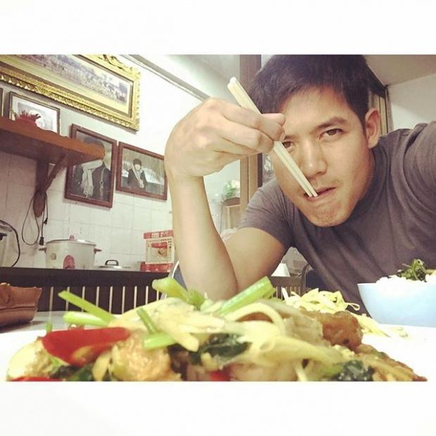 ลุคแบบไหนก็หล่อเท่ห์ไปหมดนะ เฮียเวียร์