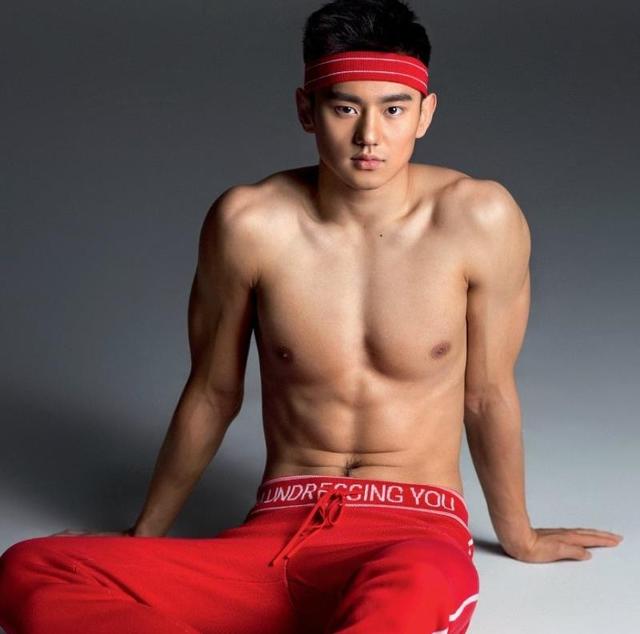 ถอดโชว์เรือนร่าง 890