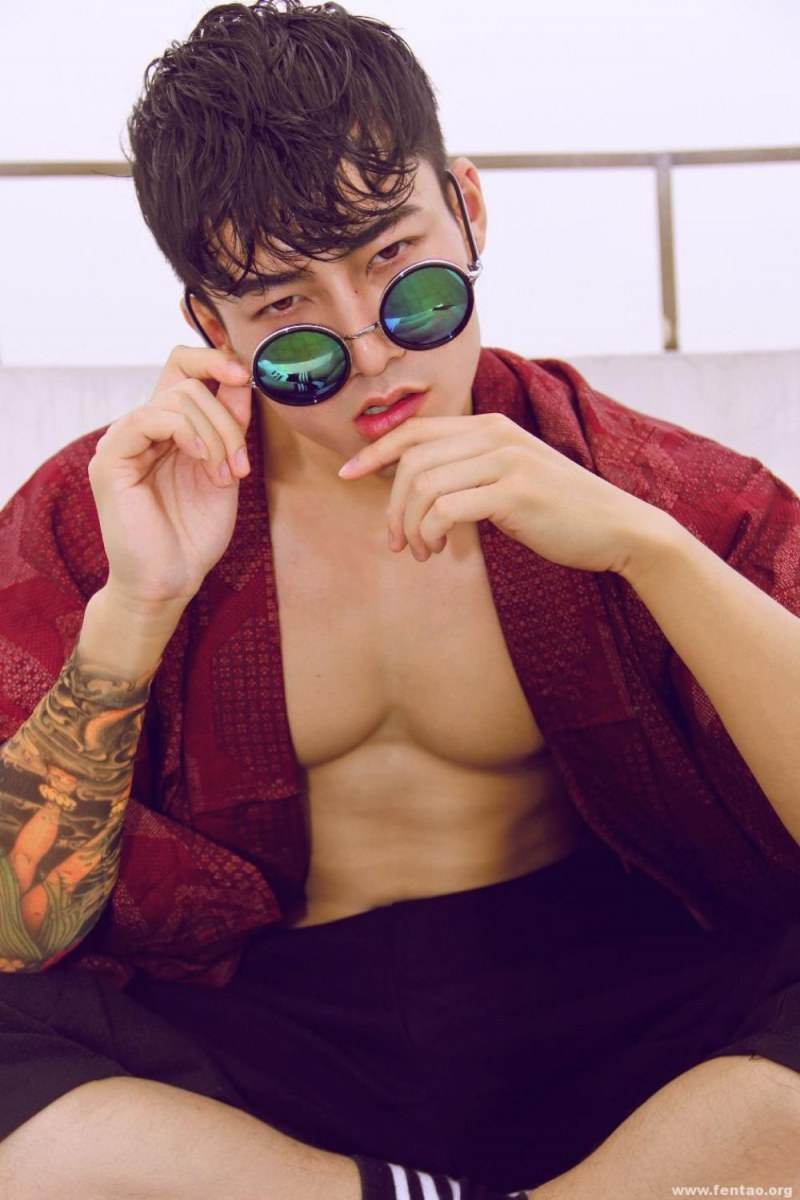 ถอดโชว์เรือนร่าง 893 - Toino Yang