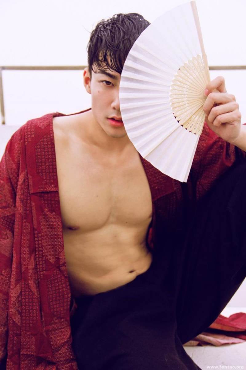 ถอดโชว์เรือนร่าง 893 - Toino Yang