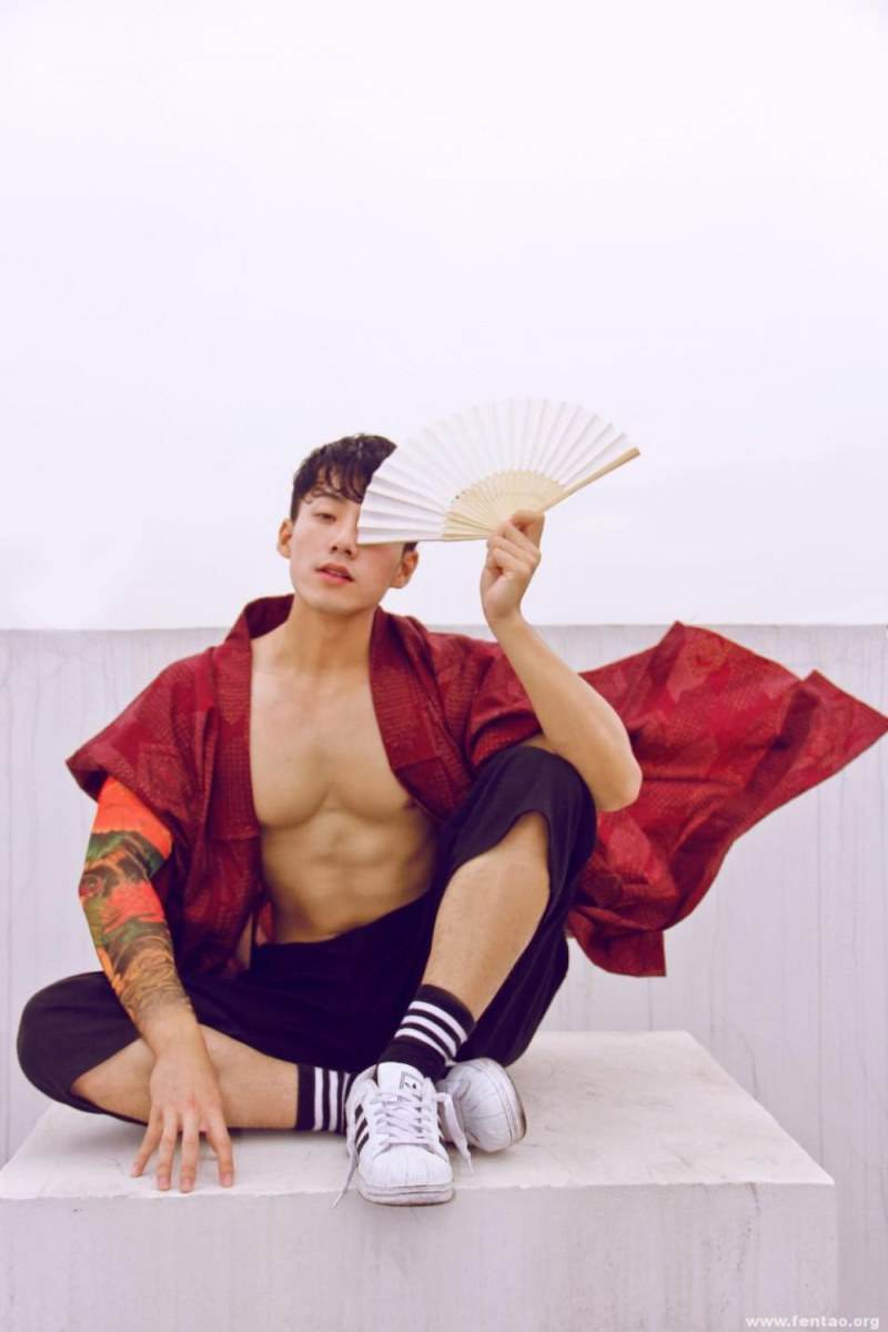 ถอดโชว์เรือนร่าง 893 - Toino Yang