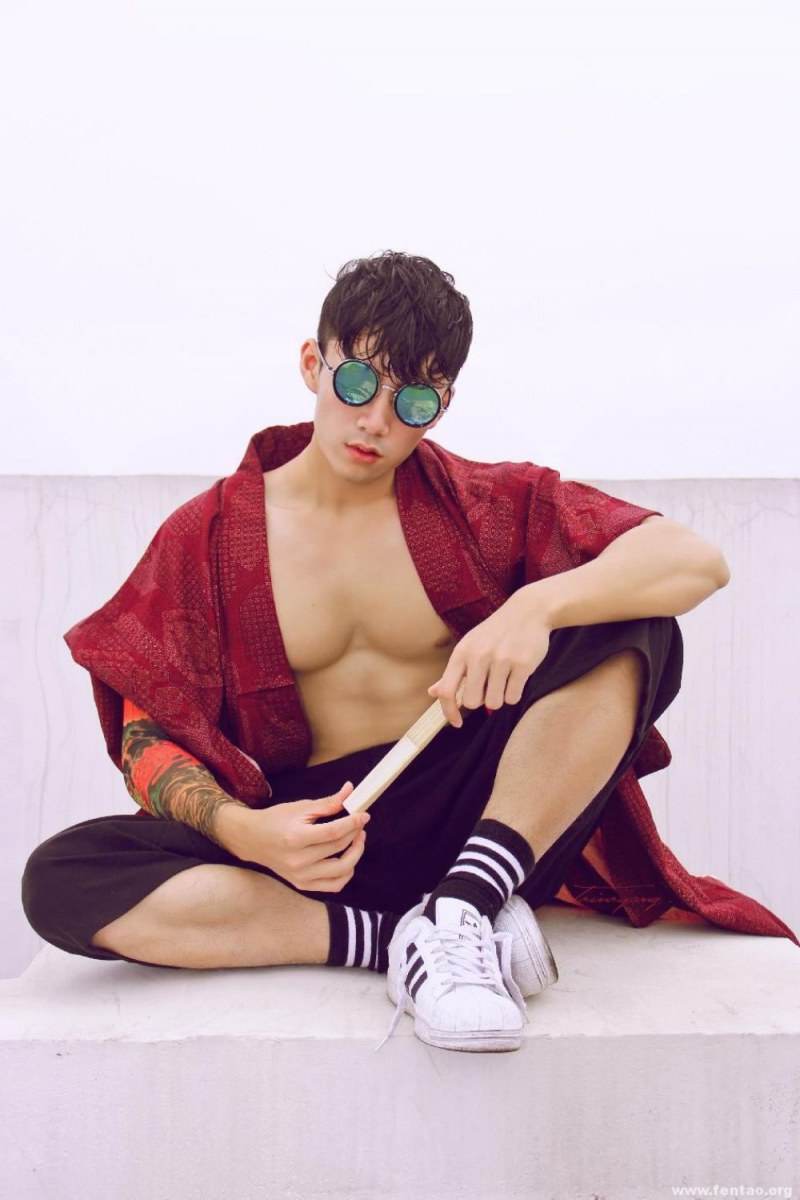 ถอดโชว์เรือนร่าง 893 - Toino Yang