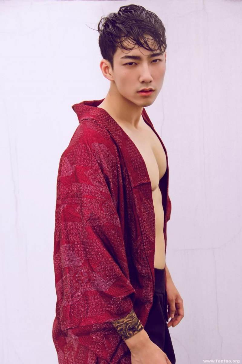 ถอดโชว์เรือนร่าง 893 - Toino Yang