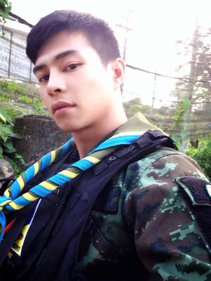 ถวายบัว(ตัว)คนในเครื่องแบบ