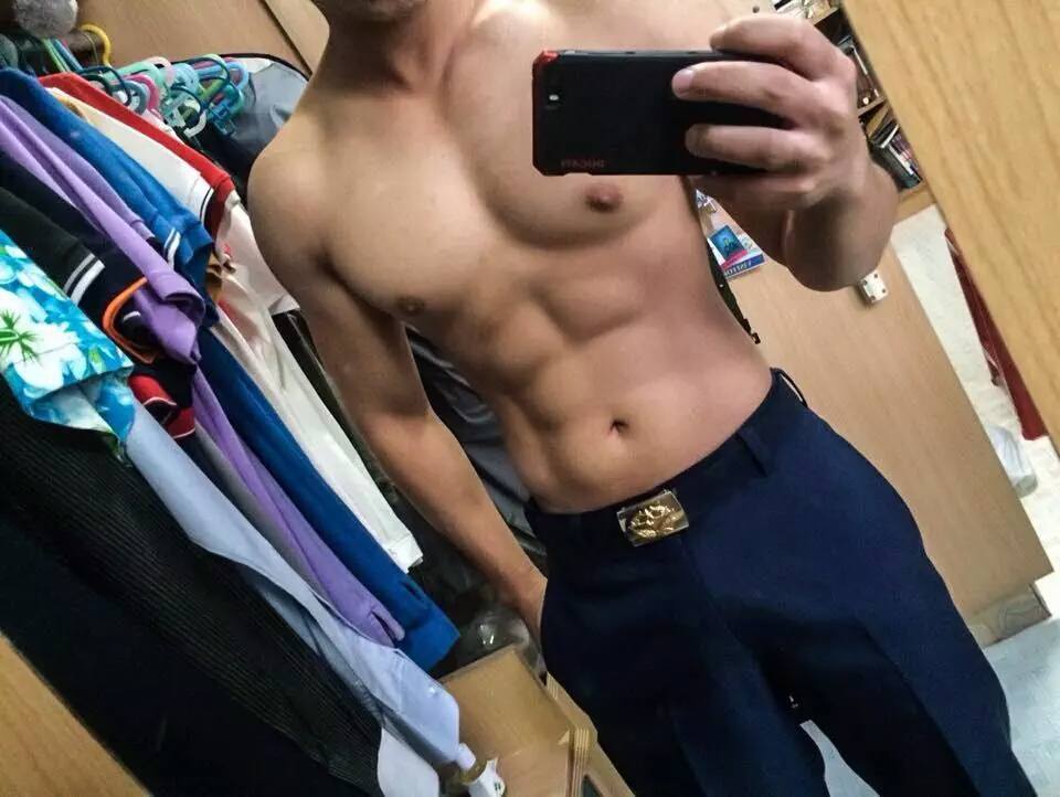 ถวายบัว(ตัว)คนในเครื่องแบบ