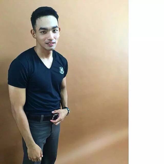 ถวายบัว(ตัว)คนในเครื่องแบบ