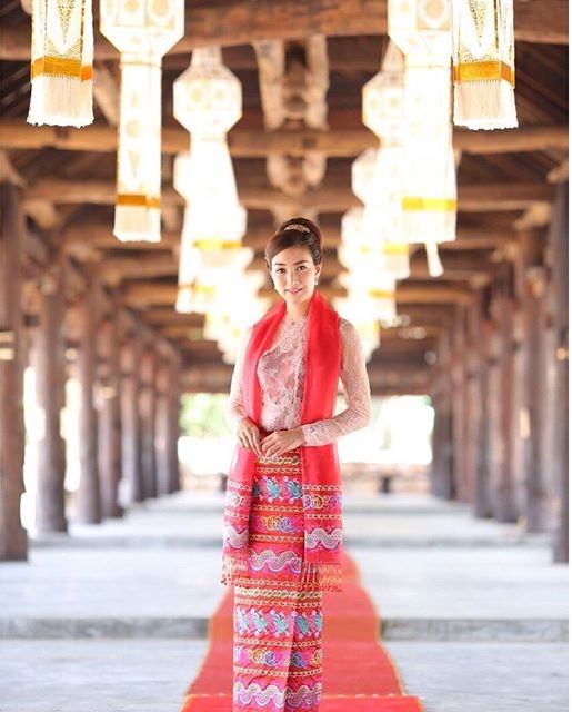 แพนเค้ก เขมนิจ ในชุดล้านนา งดงามสไตล์สาวเหนือ สวยเลอค่าสุด ๆ เดินนำขบวนงานบุญ