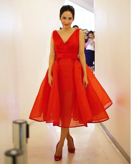 เจิดมาก ! อั้ม พัชราภา กับชุดแดงหัวจรดเท้า สวยแรง ลุคนี้งามเว่อร์
