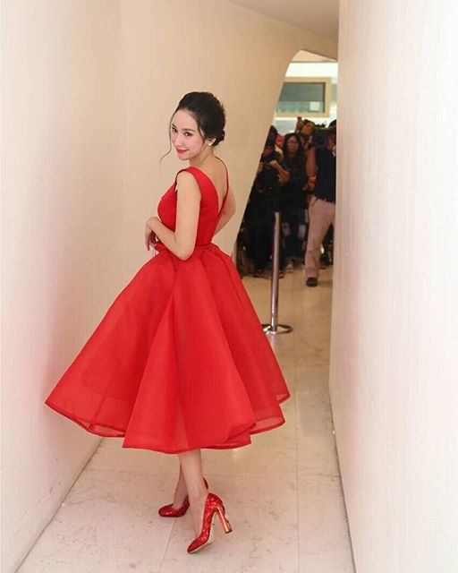 เจิดมาก ! อั้ม พัชราภา กับชุดแดงหัวจรดเท้า สวยแรง ลุคนี้งามเว่อร์