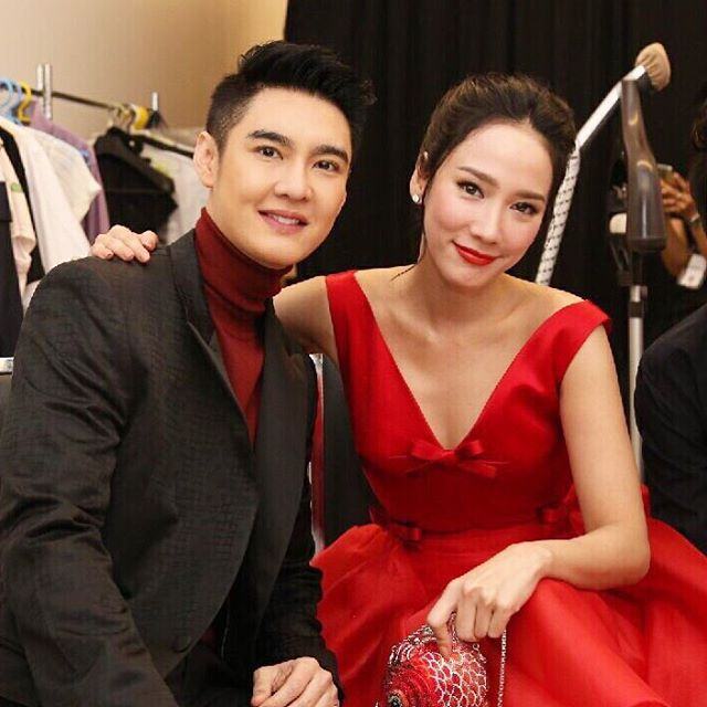 เจิดมาก ! อั้ม พัชราภา กับชุดแดงหัวจรดเท้า สวยแรง ลุคนี้งามเว่อร์