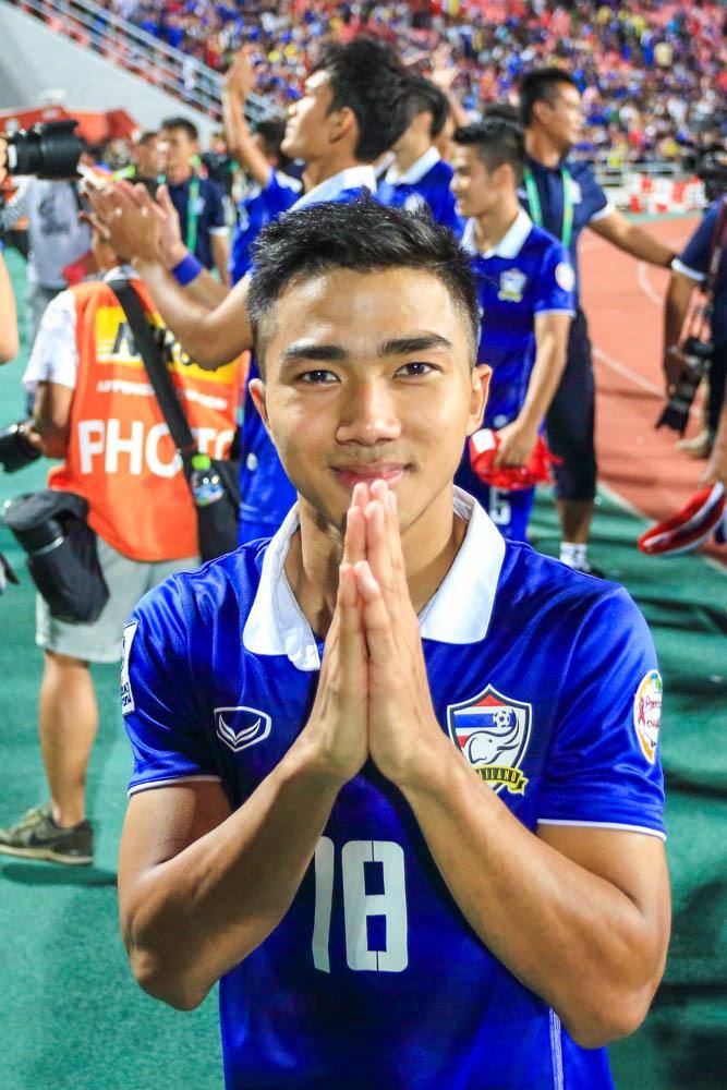 ภาพน่ารักของ เจ้าเจ ชนาธิป จากแคมป์ทีมชาติไทย ชุดเตรียมทำศึกกับไต้หวันในวันที่ 12 พ.ย. นี้