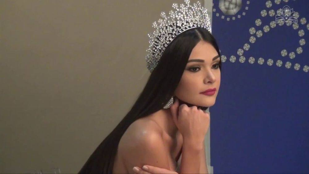 ตัวแทน Venezuela ในเวที Miss Earth 2015 สูง 183 ซม.
