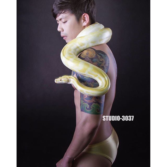หนุ่มรอยสักแซ่บๆ NONT1984